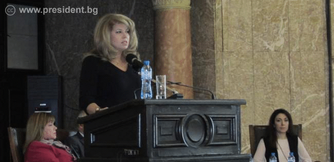 Вицепрезидентът Илияна Йотова: Светът изпитва остър дефицит на диалог