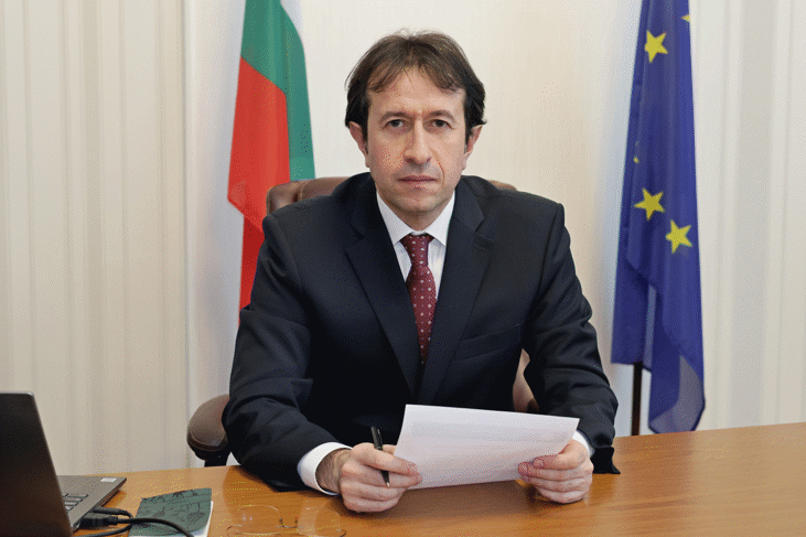 Позиция на министъра на транспорта и съобщенията Корман Исмаилов  Във връзка с направеното тази сутрин публично изявление на г-жа Нели Андреева, и.д. Заместник генерален директор „Стратегия и администрация“, съдържащо тежки обвинения за корупция и съществуването на „корупционен модел“ в системата на НКЖИ, министърът на транспорта и съобщенията Корман Исмаилов предоставя следната фактологическа информация: