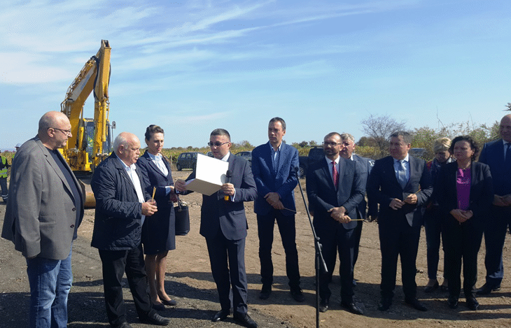 През лятото на 2018 г. почиващите на Южното Черноморие ще пътуват по четирилентов път в участъка между Ахелой и Поморие