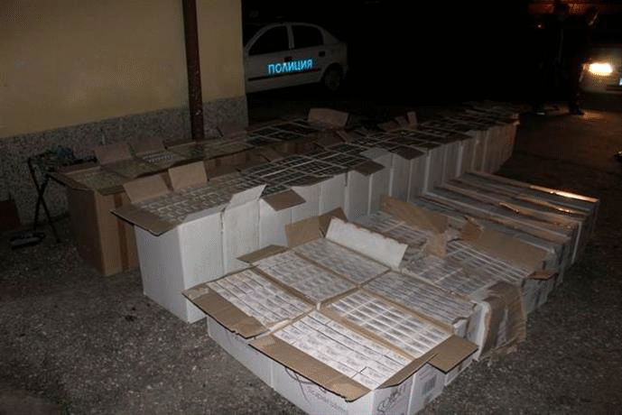 460 000 къса контрабандни цигари иззеха полицаи и митничари край Трявна