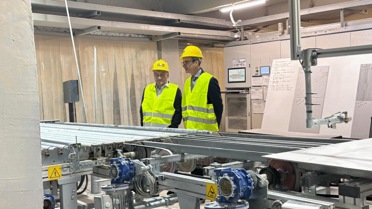 Министър Трайков провери на място инвестиция в индустриални батерии с финансиране по Плана за възстановяване и устойчивост