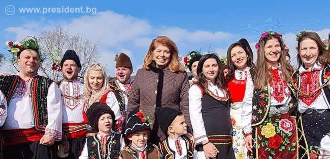 Винарските фамилии от Сухиндол заразяха лозята заедно с вицепрезидента Илияна Йотова