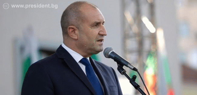 Румен Радев на празника на Карнобат: Предците ни завещаха да пазим България и да я градим като свободна, независима и силна държава