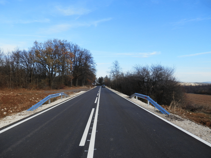 Близо 6 млн. лв. са вложени в превантивния ремонт на 15 км от път III-401 Микре - Соколово в област Ловеч