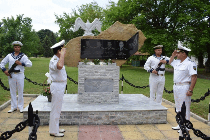 В морската вертолетна авиобаза „Чайка” днес почетоха паметта на майор Георги Анастасов