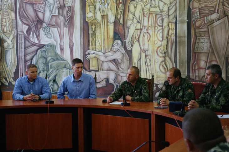 Tридесет и шест военнослужещи от въоръжените сили получиха сертификати от Морската пехота на САЩ