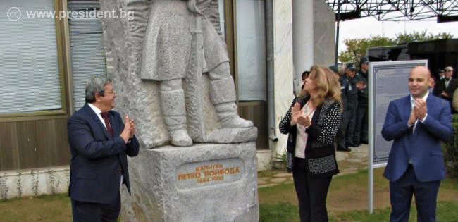 Вицепрезидентът Йотова откри паметник на Капитан Петко войвода на българо-гръцката граница