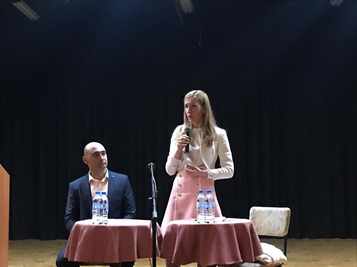 Министър Ангелкова на среща с туристическия бизнес в Обзор: Ще сме безкомпромисни, ако не се спазва стриктно съотношението за свободна и платена зона на плажовете