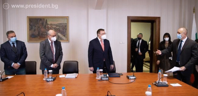 Президентът Румен Радев: От първостепенно значение е да се гарантират и правото на глас, и здравето на всеки български гражданин на предстоящия вот