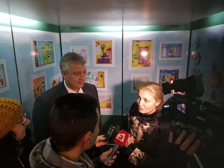 3 от основните асансьори в "Пирогов" са превърнати в „Пътуващи картинни галерии“ между етажите