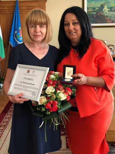 Кметът на София Йорданка Фандъкова получи грамота от министър Лиляна Павлова за участието на Столична община в организацията и провеждането на Българското председателство на Съвета на Европейския съюз 2018