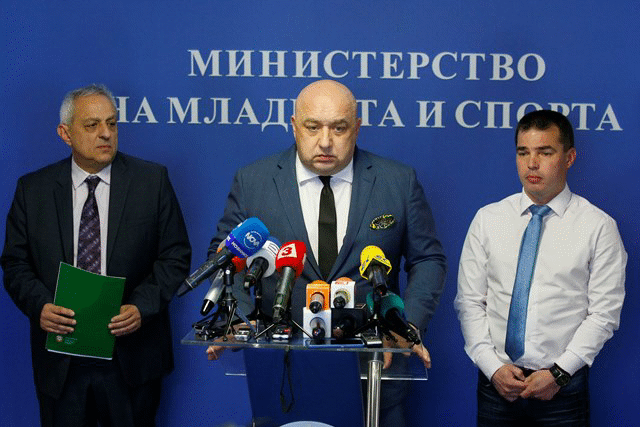 Часовете на дербитата Левски-ЦСКА бяха променени след среща между министър Кралев, БФС и СДВР