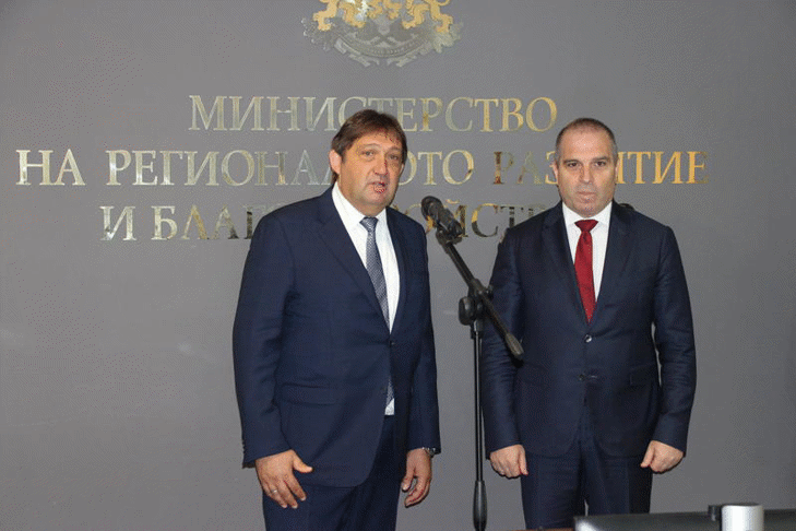 Министър Иван Шишков: Държавата няма да остане без пътно поддържане