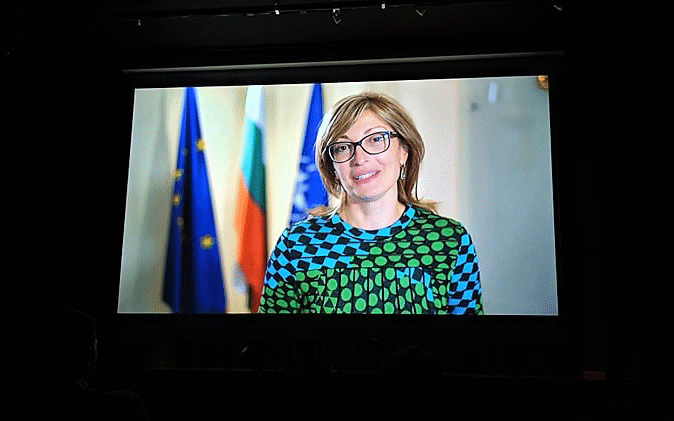Екатерина Захариева поздрави българската общност в Барселона с предстоящото откриване на консулство