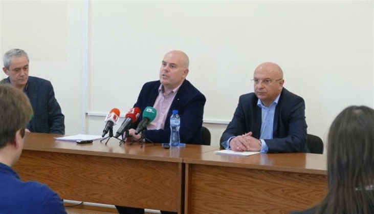Парични суми, договори за кредити и картотеки с имена на длъжници са иззети при процесуално-следствените действия в Сливен