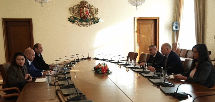 Премиерът Желязков: Работим за това до края на годината пострадалите животновъди да получат компенсациите си в пълен размер