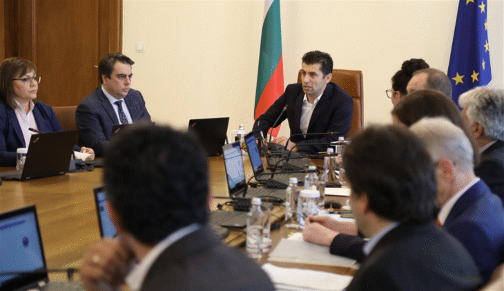 Премиерът Петков: Ще освободим от акциз електроенергията и природния газ, за да подпомогнем бизнеса