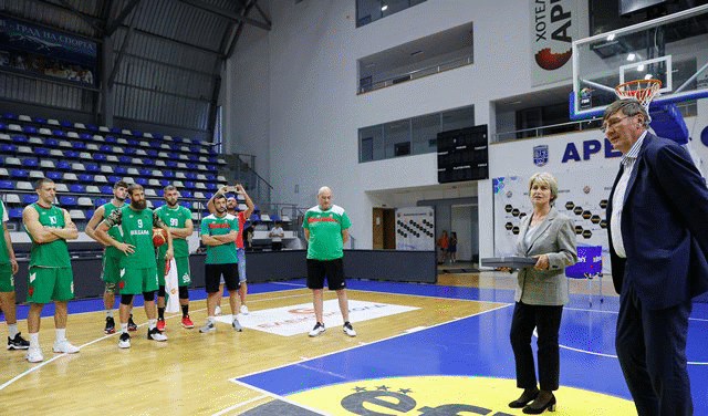 Лечева изпрати със знамето националите по баскетбол, те си пожелаха да я посрещнат във финалната фаза на Евро’22