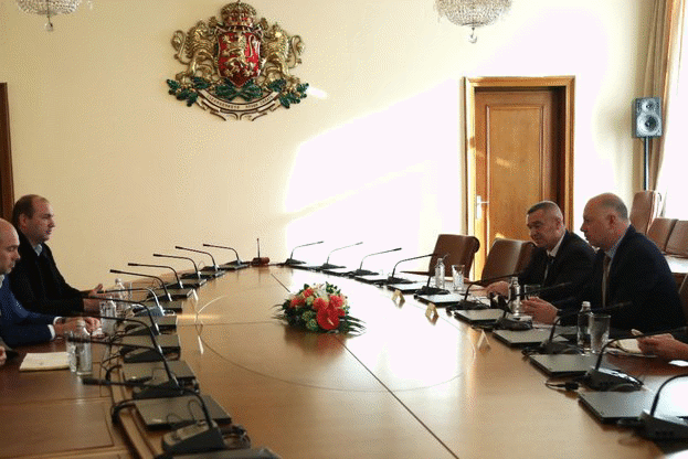 Премиерът Желязков: Работим за това до края на годината пострадалите животновъди да получат компенсациите си в пълен размер