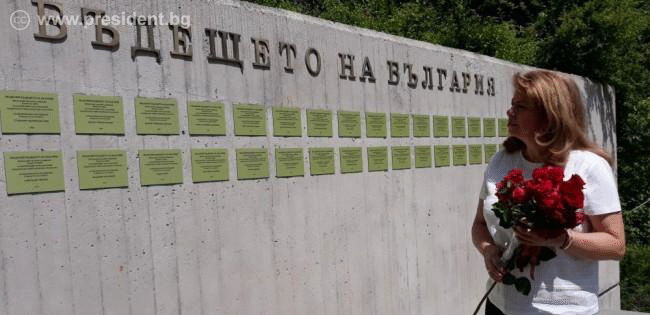 Вицепрезидентът: Знамето на разединението не е по-високо от знамето на мира