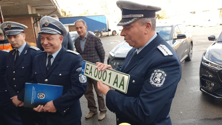 От днес започна издаването на регистрационни номера за електрическите автомобили със зелени знаци