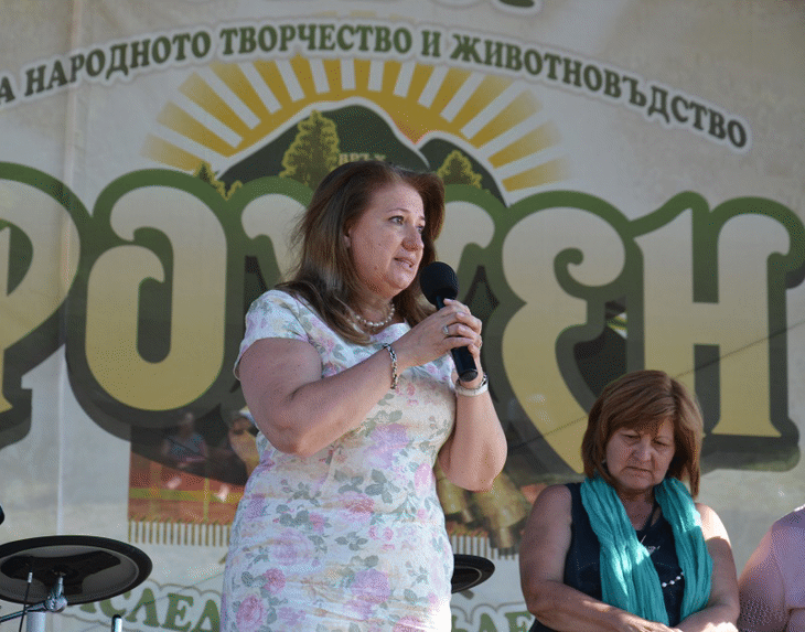 Заместник-министър Ирена Георгиева закри Фолклорния конкурс „Рожен“