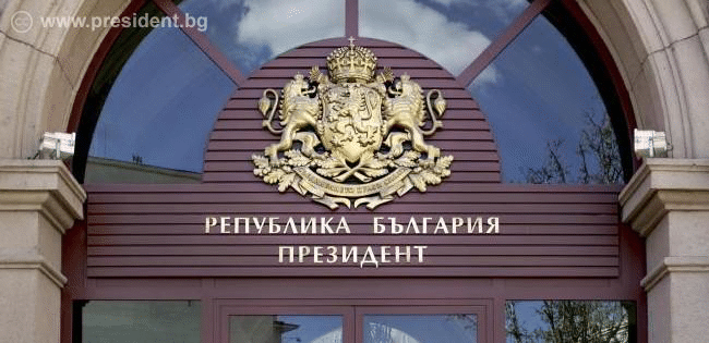 Президентът Румен Радев в телефонен разговор с комисар Оливер Вархеи: България очаква диалогът с Република Северна Македония да води до конкретни резултати