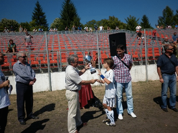 Заместник-министър доц. Лазар Каменов награди победителите от втория футболен турнир в Банско за купата на CSIF