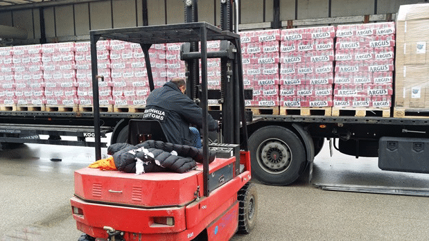 30 240 кутии бира задържаха митнически служители на ГКПП Дунав мост 2