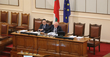 Народното събрание прие на второ четене промени в Закона за движението по пътищата, с които се регламентират санкции за навлизане в участък с временна забрана заради метеорологичните условия