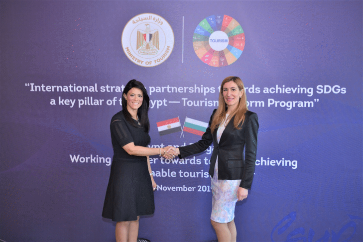Министър Ангелкова се срещна в Египет с министъра на туризма на арабската страна д-р Рания Ал-Машат