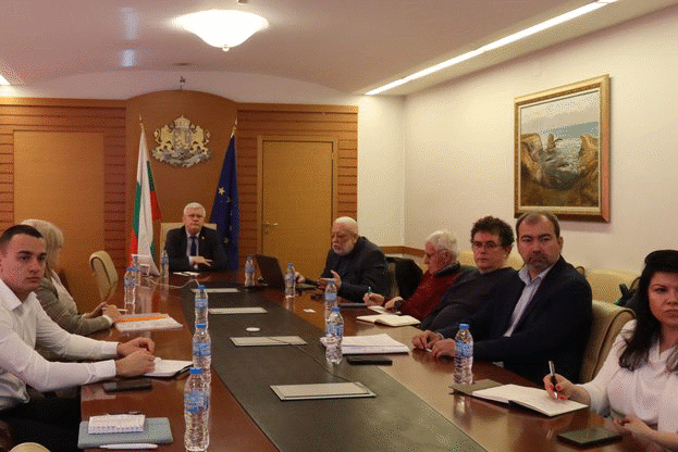 Министър Вътев и учени от ССА обсъдиха проекти за подобряване на контрола в селекционния процес