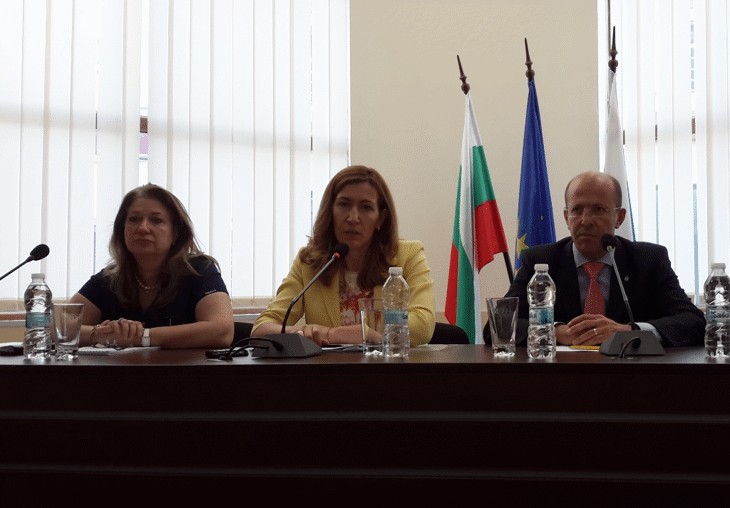Министър Ангелкова: Готова е наредбата за регламентиране на условията за упражняване на професията „екскурзовод”