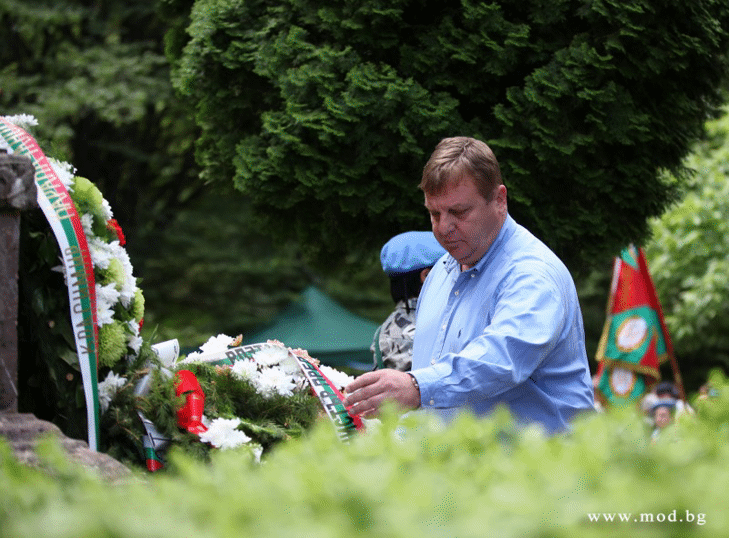 Министърът на отбраната Красимир Каракачанов участва в тържественото отбелязване на 142-ата годишнина от епилога на Априлското въстание и гибелта на Георги Бенковски