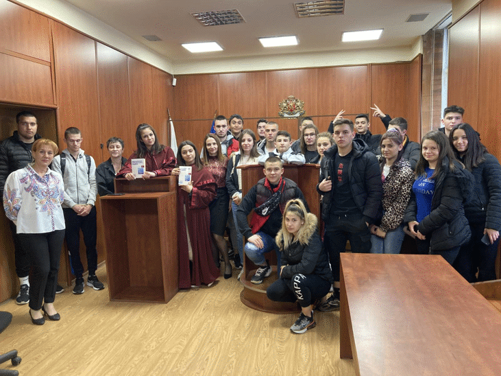 Прокурори от Районна прокуратура-Сливен запознаха ученици с видовите престъпления, свързани с наркотични вещества