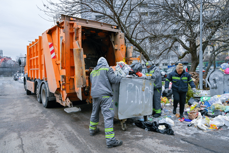 Продължава усилената работа по сметопочистването в София