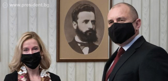 Президентът: България ще окаже подкрепа на децата и семействата, търсещи спасение от войната в Украйна