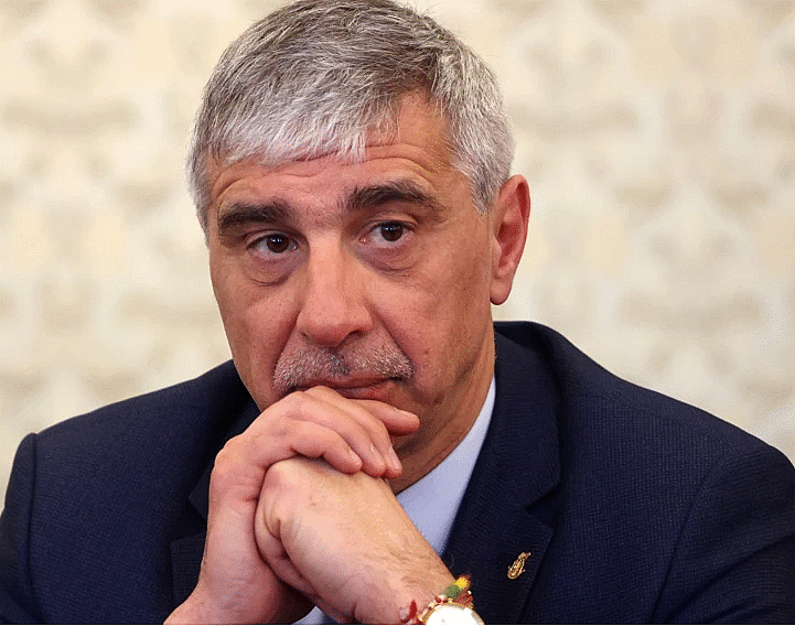 Потомствен адвокат. Ивайло Дерменджиев, който ще решава спорове между Брюксел и Лондон