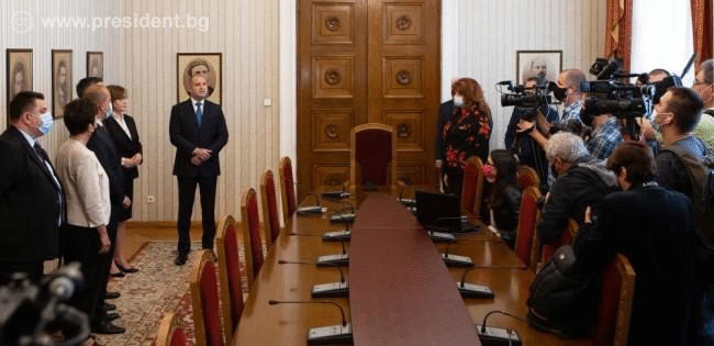 Президентът Румен Радев възложи на парламентарната група на „БСП за България“ да излъчи кандидат за министър-председател