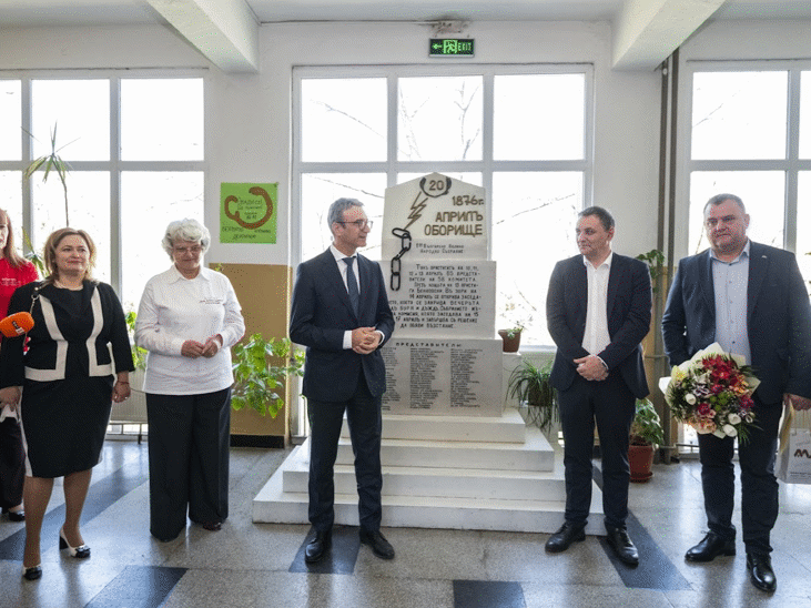 Министърът на енергетиката Трайчо Трайков отбеляза 150-годишнината от Априлското въстание в Панагюрище и откри нов STEM център
