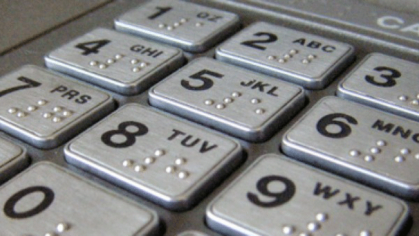 Има механизми за защита при проблем с трансакции и неправомерно изтеглени суми по празниците