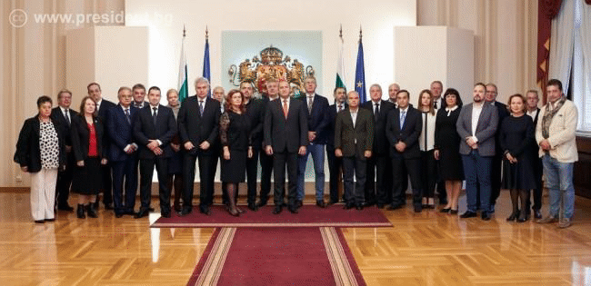 Представители на 22 лечебни заведения подписаха договори за дарение на апаратура от „Българската Коледа“