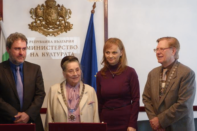 Оперната Певица Проф. Благовеста Карнобатлова И Композиторът Проф. Георги Костов Бяха Удостоени Днес С Най-Високото Отличие На Министерството На Културата - „Златен Век” С Огърлие