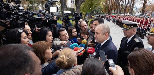 Румен Радев: Очаквам партиите час по-скоро да върнат своя фокус върху истинските проблеми на българите