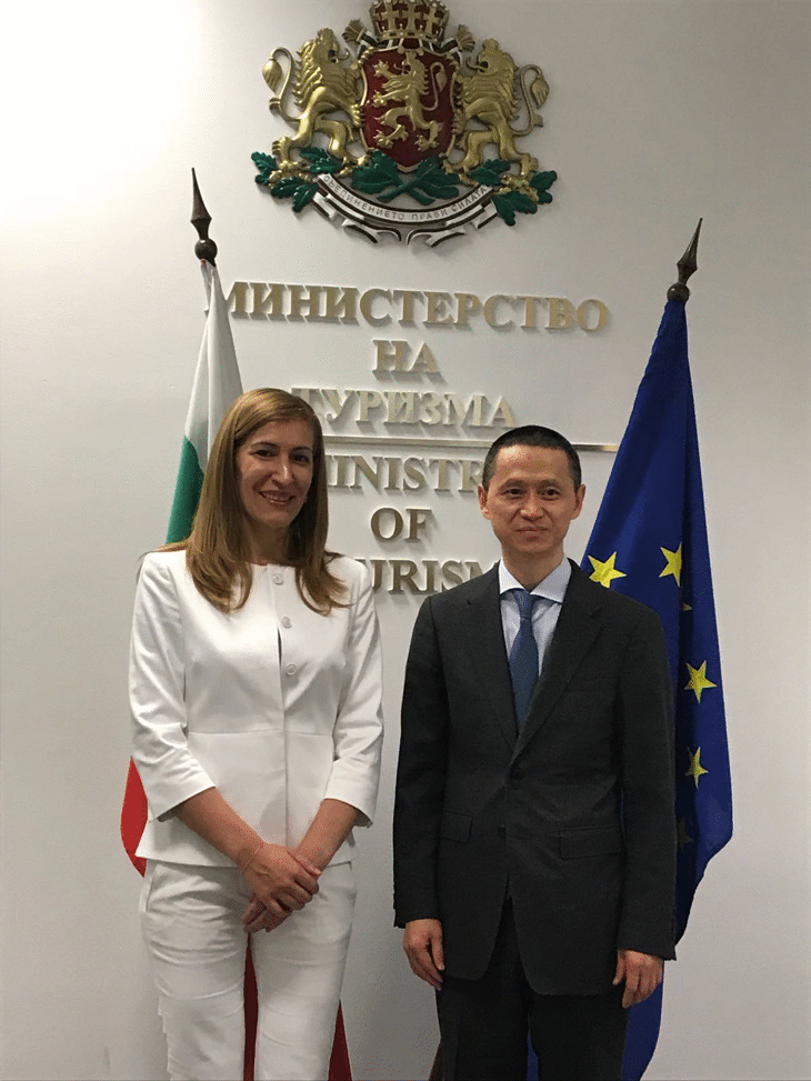 Министър Ангелкова проведе работна среща с Уенпинг Яо, вицепрезидент на FOSUN GROUP