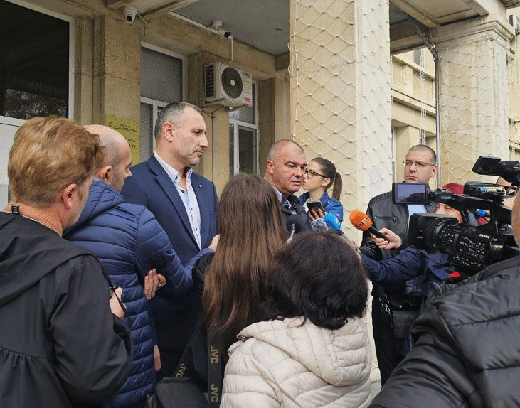 Служител от Следствения арест във Варна е задържан за срок до 72 часа и обвинен за поискан и приет подкуп и престъпление по служба след операция под ръководството на Окръжната прокуратура