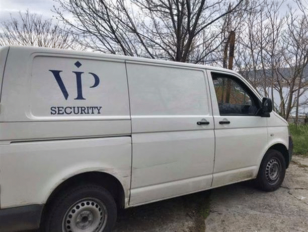Гранични полицаи задържаха фалшив инкасо автомобил с нелегални имигранти