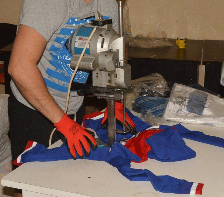 Десетки хиляди текстилни изделия и парфюми, имитации на световноизвестни марки, бяха унищожени под контрола на Митница Бургас