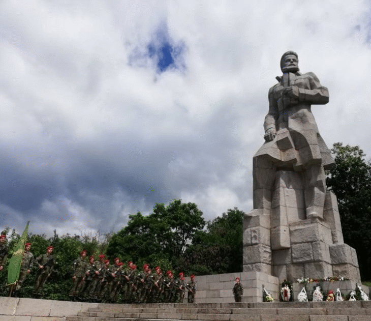 С военни почести отбелязваме Деня на Ботев и на загиналите за свободата и независимостта на България