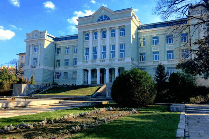 Прокурорски помощник и съдебен администратор от Окръжната прокуратура в Шумен с отличия за висок професионализъм и образцово изпълнение на служебните си задължения